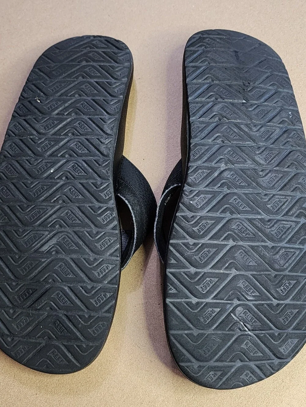 Reef Flip Flop Sandals Mens 10 Black Arch Support Cushioned Comfort Beach Travel
